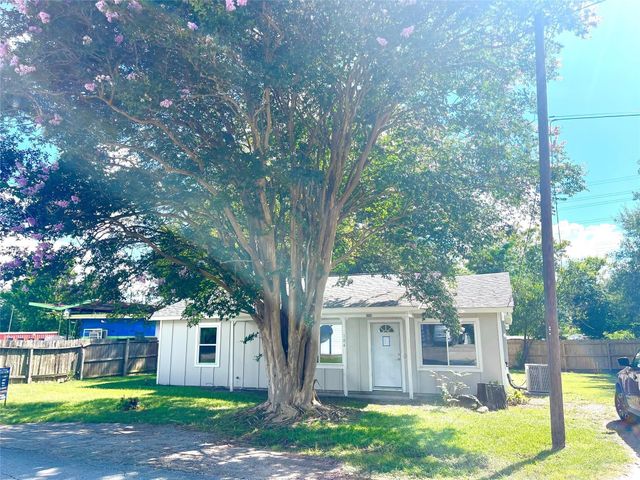 104 N Peach Street, Tomball, TX 77375