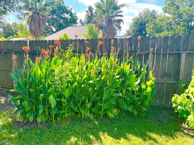 104 N Peach Street, Tomball, TX 77375