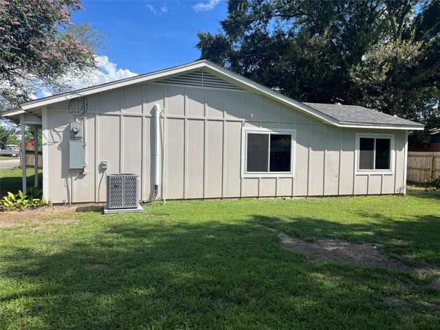 104 N Peach Street, Tomball, TX 77375