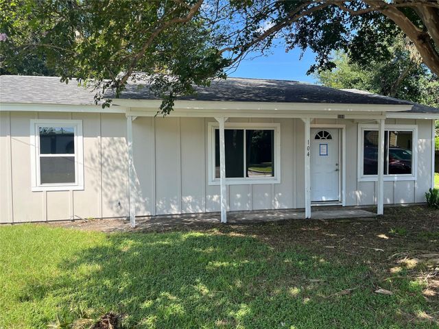 104 N Peach Street, Tomball, TX 77375