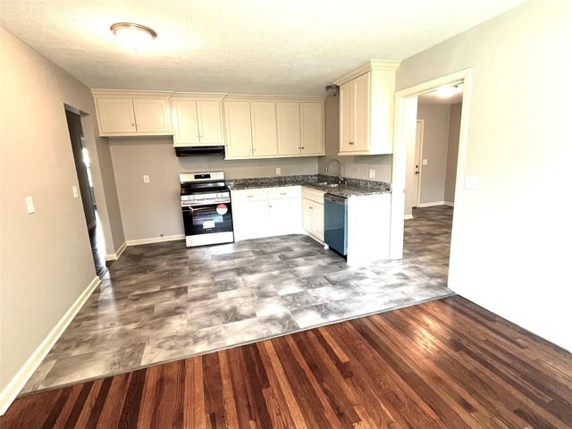 104 N Peach Street, Tomball, TX 77375