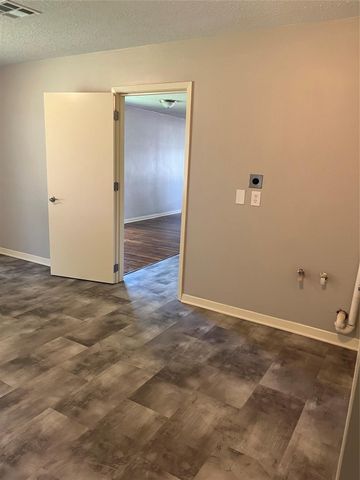 104 N Peach Street, Tomball, TX 77375