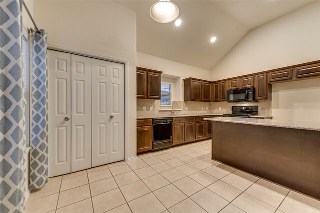 1208 Villa Paloma Boulevard, Little Elm, TX 75068