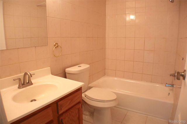 39838 Village Wood Circle, Novi, MI 48375