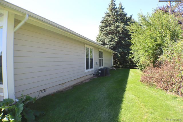 39838 Village Wood Circle, Novi, MI 48375