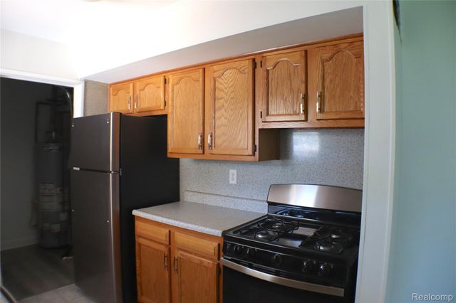 39838 Village Wood Circle, Novi, MI 48375