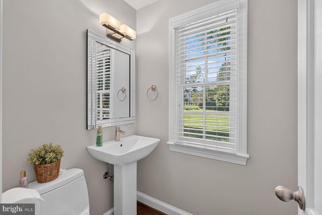 6720 NEWBOLD DR, Bethesda, MD 20817