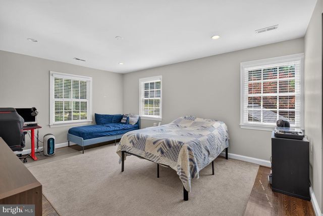 6720 NEWBOLD DR, Bethesda, MD 20817