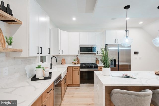 2621 E HUNTINGDON ST, Philadelphia, PA 19125