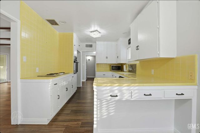 2441 Cedar Street, Bakersfield, CA 93301