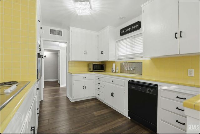 2441 Cedar Street, Bakersfield, CA 93301