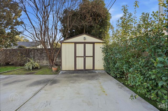 2441 Cedar Street, Bakersfield, CA 93301