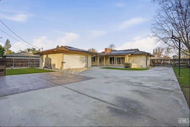 2441 Cedar Street, Bakersfield, CA 93301