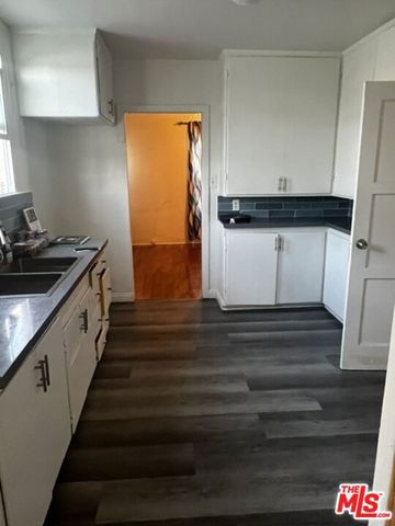 1429 W 94th Place, Los Angeles, CA 90047