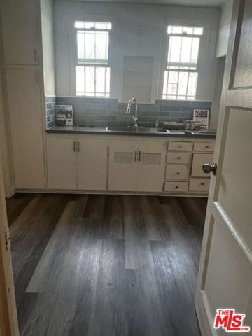 1429 W 94th Place, Los Angeles, CA 90047