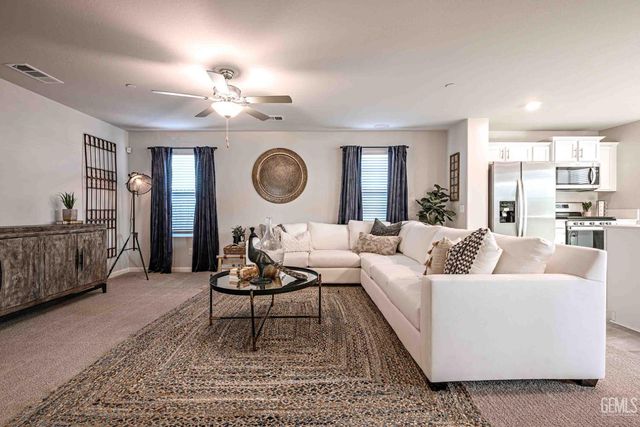 13902 Ivory Chalice Drive 16 LW, Bakersfield, CA 93314