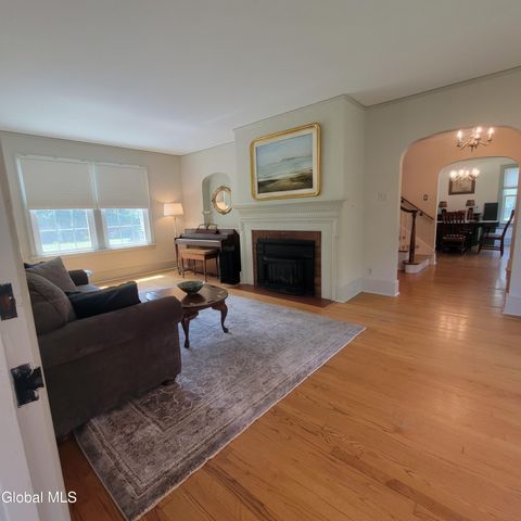 41 Berkshire Drive, East Greenbush, NY 12061