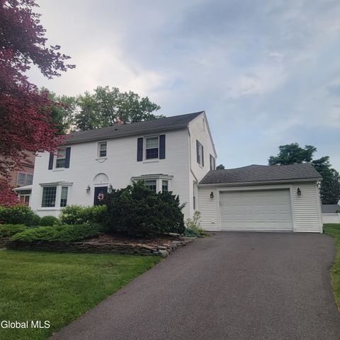 41 Berkshire Drive, East Greenbush, NY 12061
