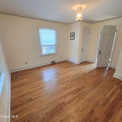 41 Berkshire Drive, East Greenbush, NY 12061