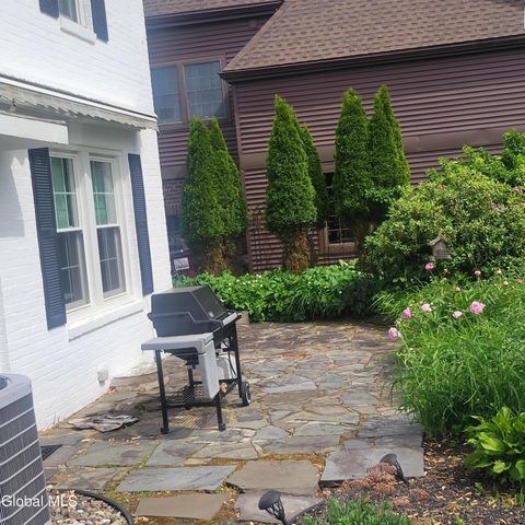 41 Berkshire Drive, East Greenbush, NY 12061