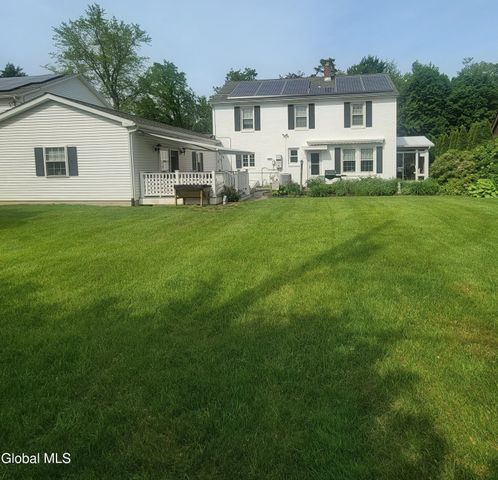 41 Berkshire Drive, East Greenbush, NY 12061