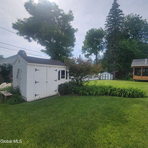 41 Berkshire Drive, East Greenbush, NY 12061