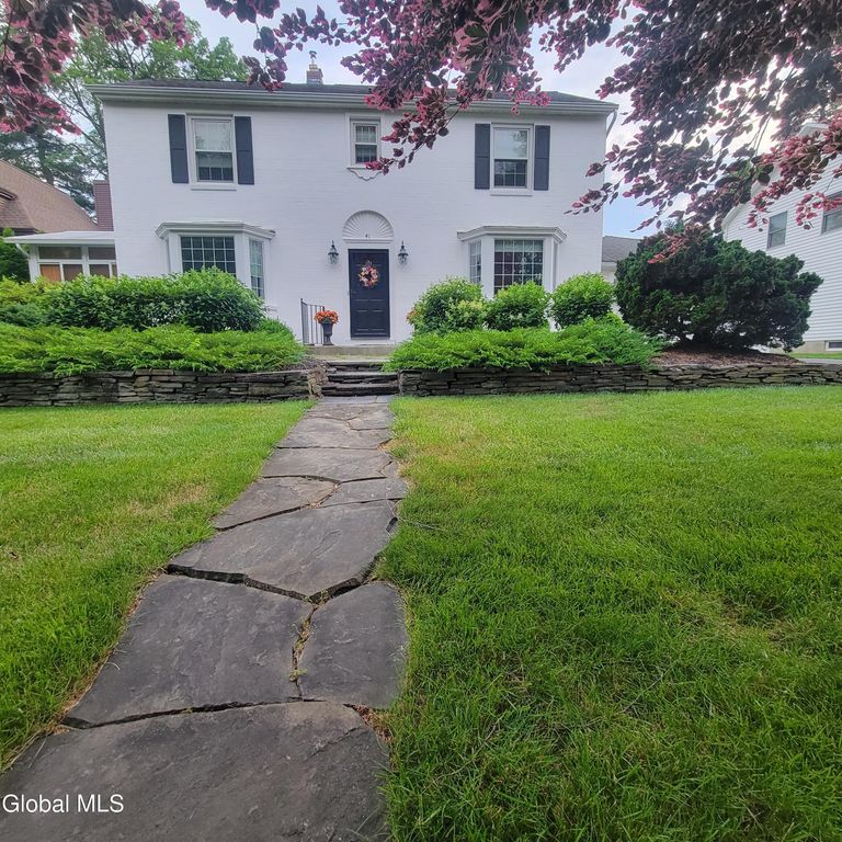 41 Berkshire Drive, East Greenbush, NY 12061