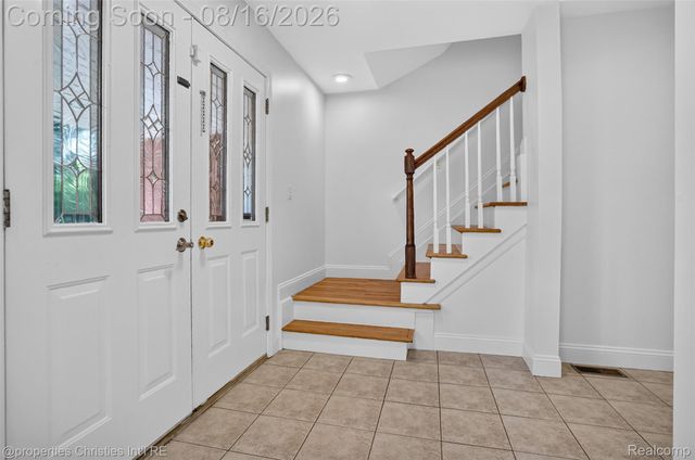 2834 Rossmoor Circle, Bloomfield Hills, MI 48302