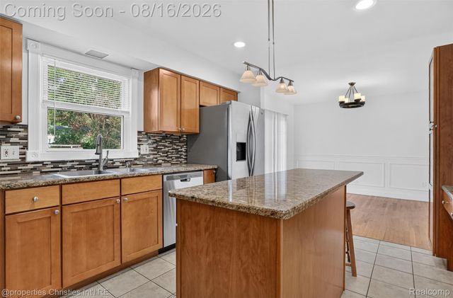 2834 Rossmoor Circle, Bloomfield Hills, MI 48302