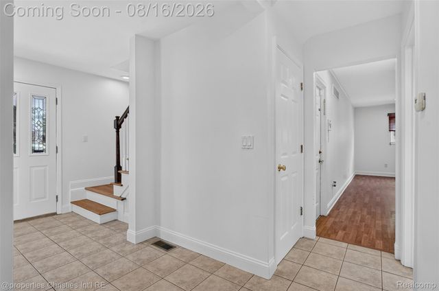 2834 Rossmoor Circle, Bloomfield Hills, MI 48302