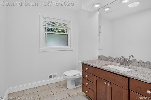 2834 Rossmoor Circle, Bloomfield Hills, MI 48302
