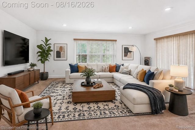 2834 Rossmoor Circle, Bloomfield Hills, MI 48302