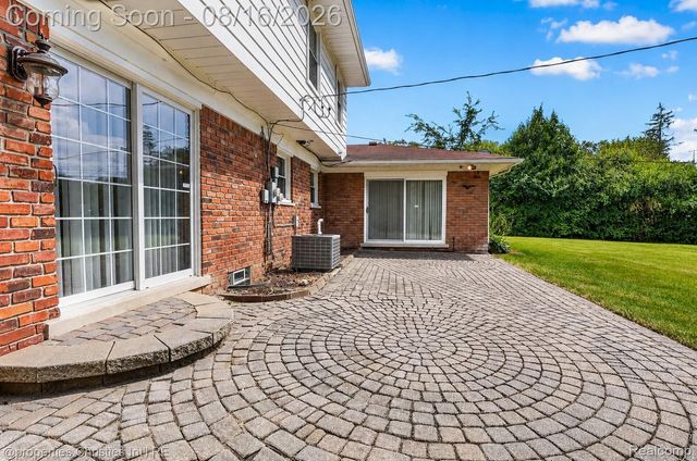 2834 Rossmoor Circle, Bloomfield Hills, MI 48302