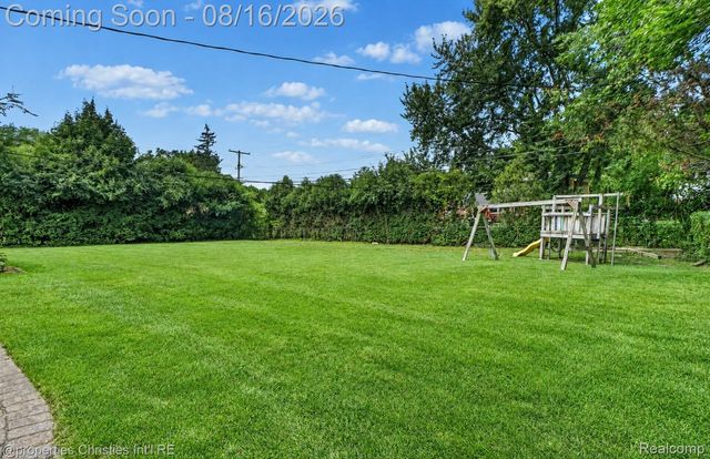 2834 Rossmoor Circle, Bloomfield Hills, MI 48302