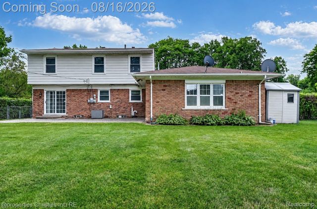 2834 Rossmoor Circle, Bloomfield Hills, MI 48302