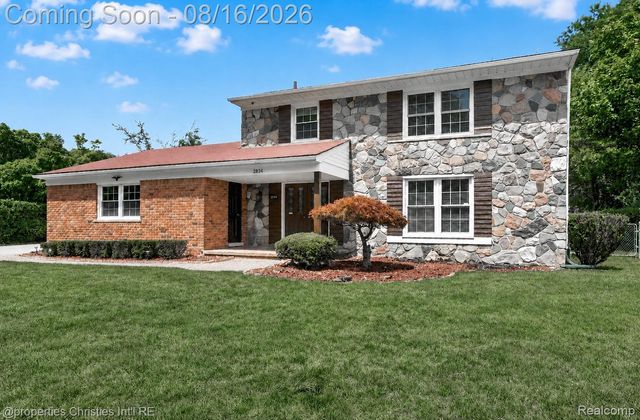 2834 Rossmoor Circle, Bloomfield Hills, MI 48302