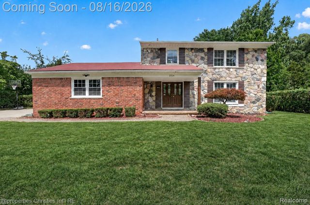 2834 Rossmoor Circle, Bloomfield Hills, MI 48302