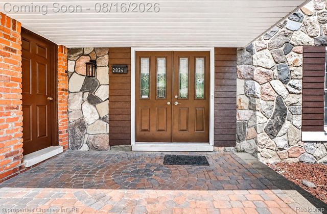 2834 Rossmoor Circle, Bloomfield Hills, MI 48302