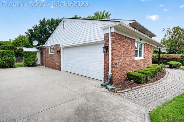 2834 Rossmoor Circle, Bloomfield Hills, MI 48302