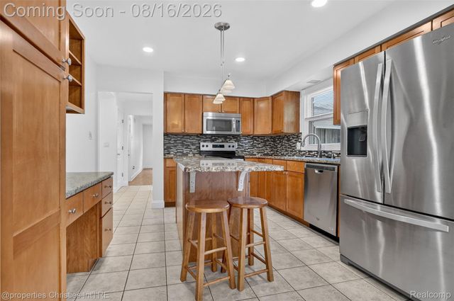 2834 Rossmoor Circle, Bloomfield Hills, MI 48302