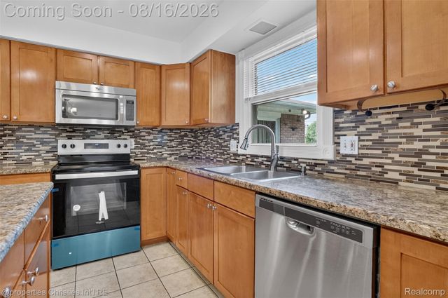 2834 Rossmoor Circle, Bloomfield Hills, MI 48302