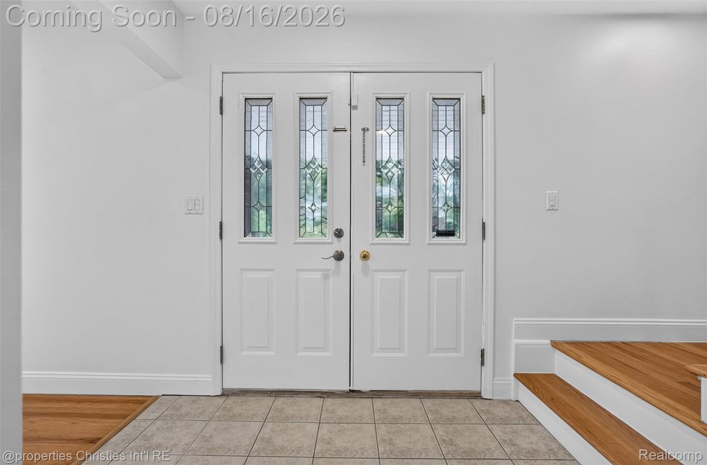 2834 Rossmoor Circle, Bloomfield Hills, MI 48302