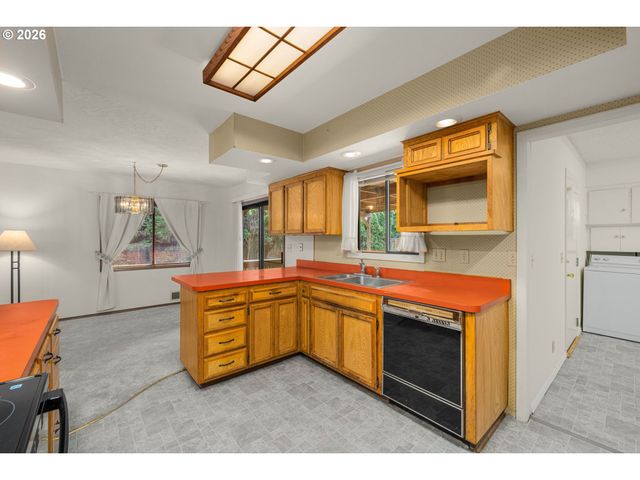 7245 N MACRUM Ave, Portland, OR 97203
