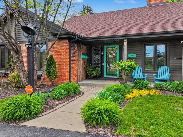 3300 Overland Pass, Northbrook, IL 60062