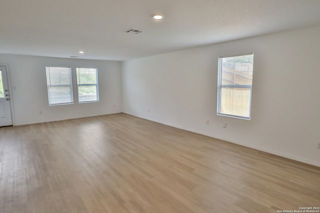 5950 FRISBEE PATH, Converse, TX 78109