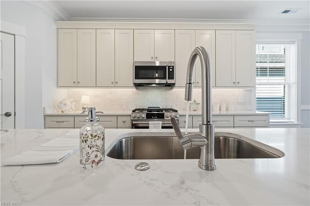 861 Little Bay AVE, Norfolk, VA 23503