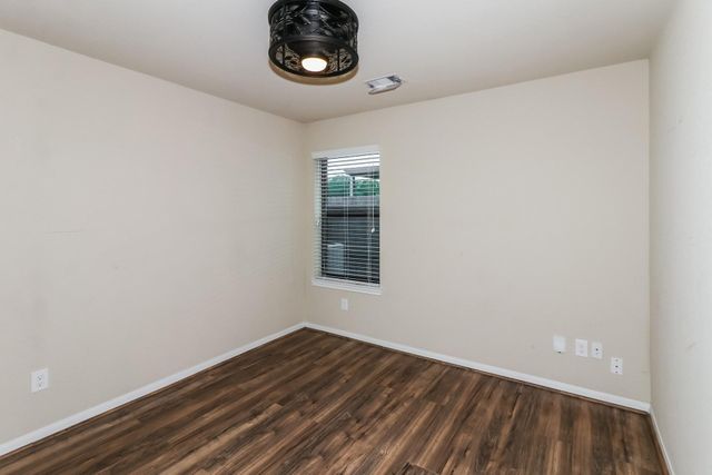 429 De Coster Boulevard, Alvin, TX 77511