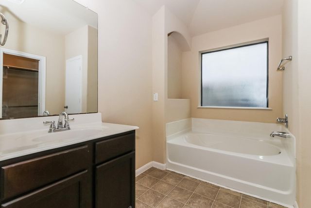 429 De Coster Boulevard, Alvin, TX 77511
