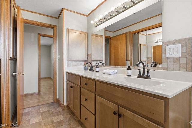 4561 Newbury Drive, Vermilion, OH 44089