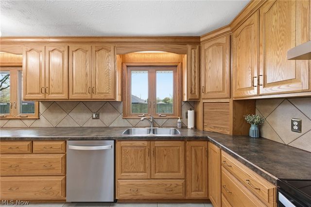4561 Newbury Drive, Vermilion, OH 44089